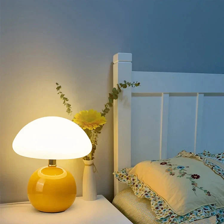 Französische Creme-Pilz-Lampe